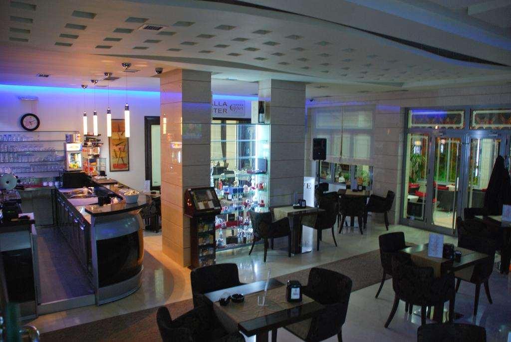 Hotel Comfort Tirana Restaurant photo