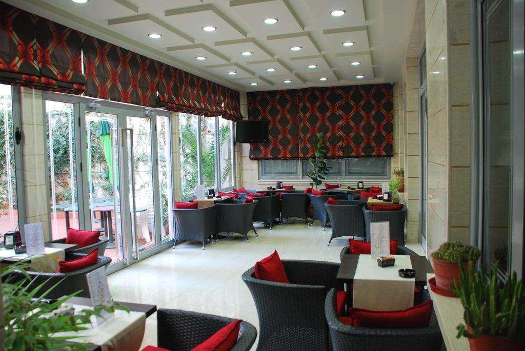 Hotel Comfort Tirana Restaurant photo