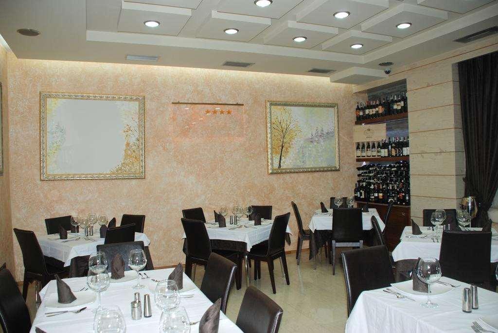 Hotel Comfort Tirana Restaurant photo