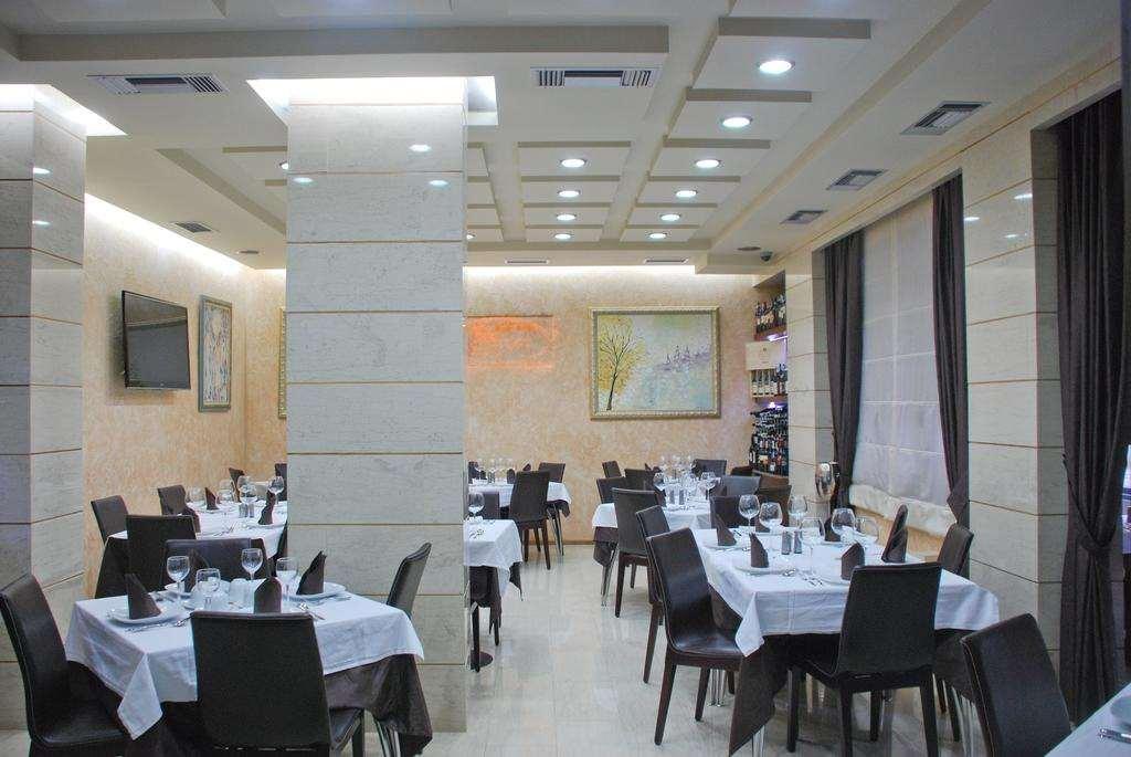 Hotel Comfort Tirana Restaurant photo